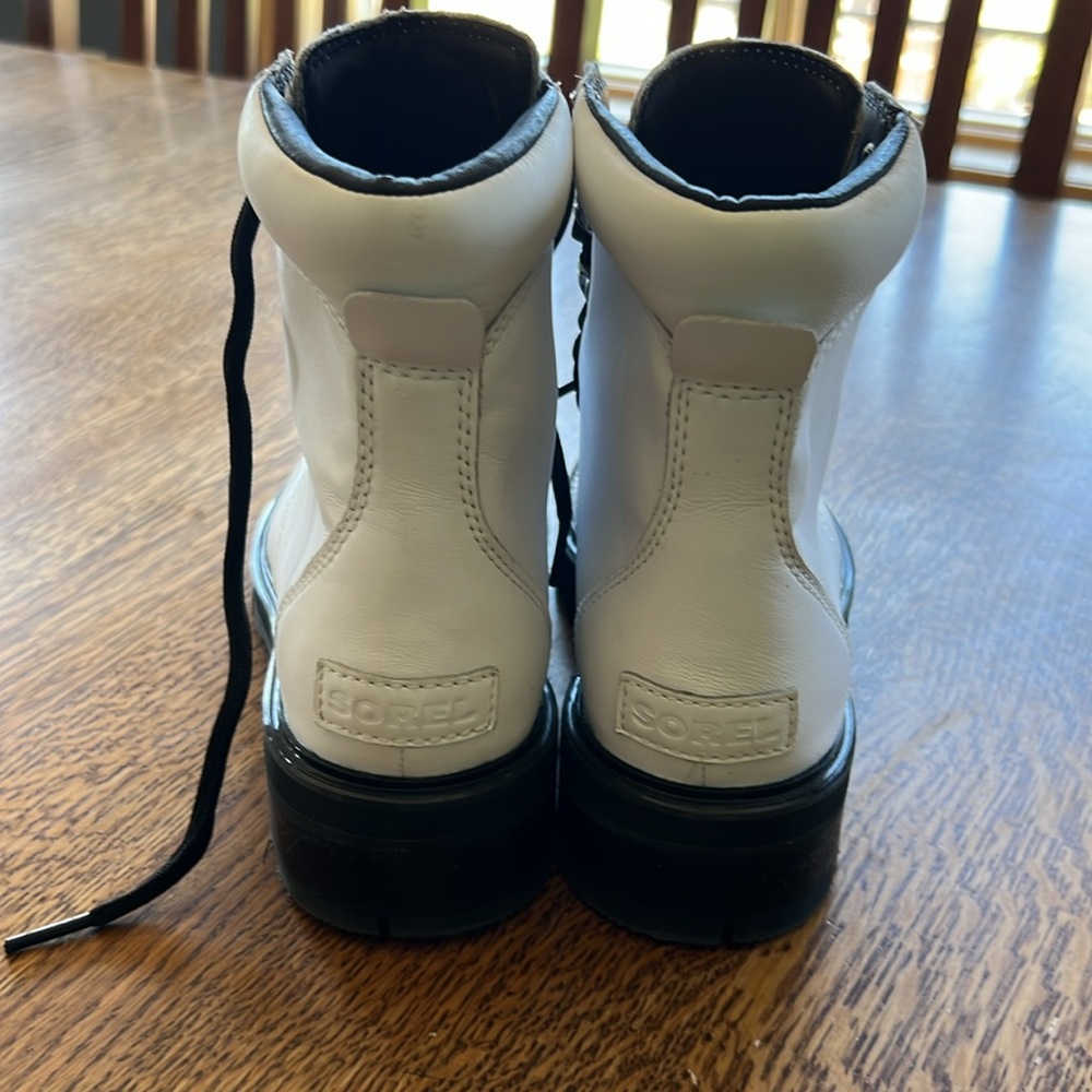 Sorel “Lennox”waterproof white boots - Picture 8 of 8